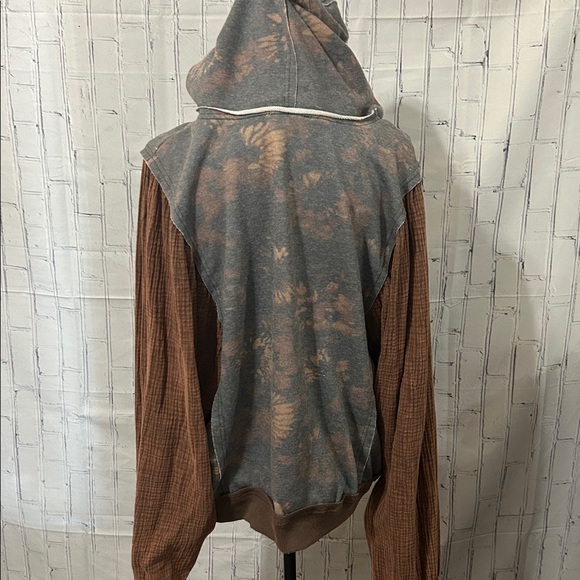 Oli & Hali Two-Tone Hooded Sweatshirt. Size XL - Picture 4 of 7